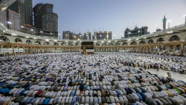 عاجل.. السعودية تمنع بث الصلوات تلفزيونيا خلال شهر رمضان