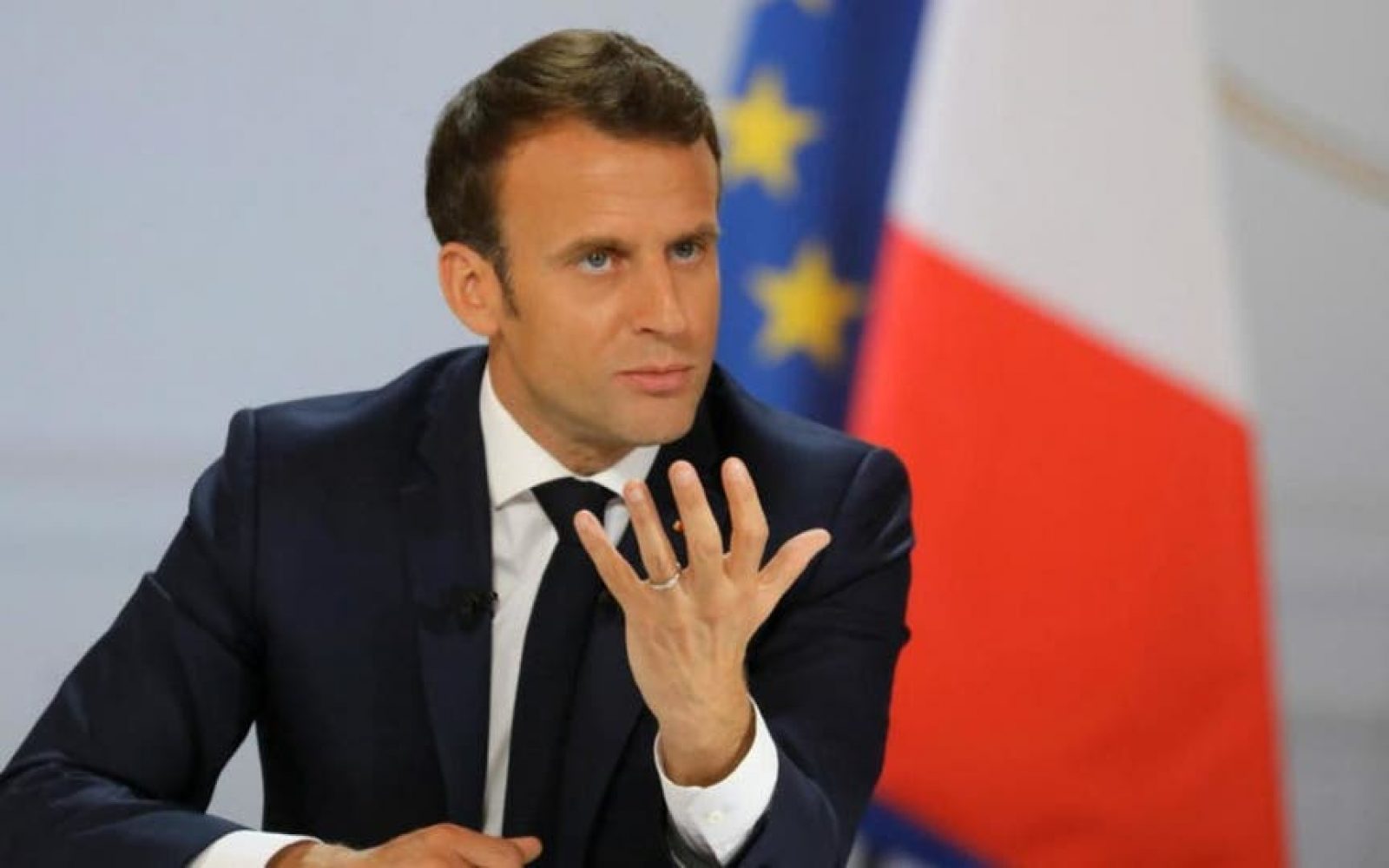 ماكـرون: فرنسا لن تشارك في الحرب..وستواصل المفاوضات مع روسيا
