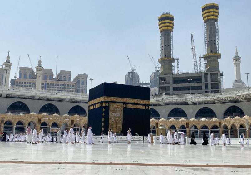 السعودية تتيح لحاملي تأشيرتها السياحية أداء مناسك العمرة