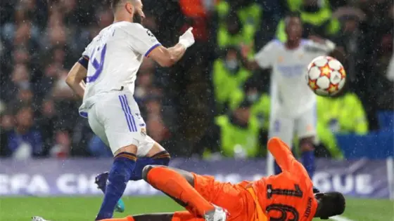 كريم بنزيما يقود ريال مدريد للفوز على تشلسي