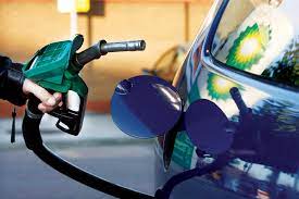 سعر البنزين ينخفض بالولايات المتحدة